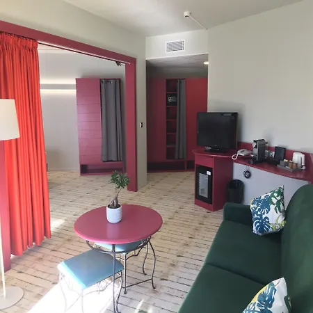 Garrigae Domaine De L'esterel - Piscine & Cinq Mondes Отель 4*