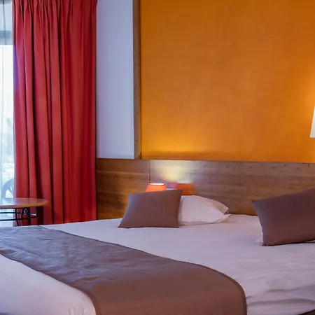 Garrigae Domaine De L'esterel - Piscine & Cinq Mondes Отель Сен-Рафаэль