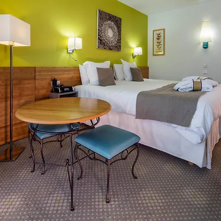 Отель Garrigae Domaine De L'esterel - Piscine & Cinq Mondes 4*