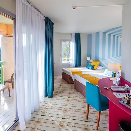 Garrigae Domaine De L'esterel - Piscine & Cinq Mondes Отель 4*