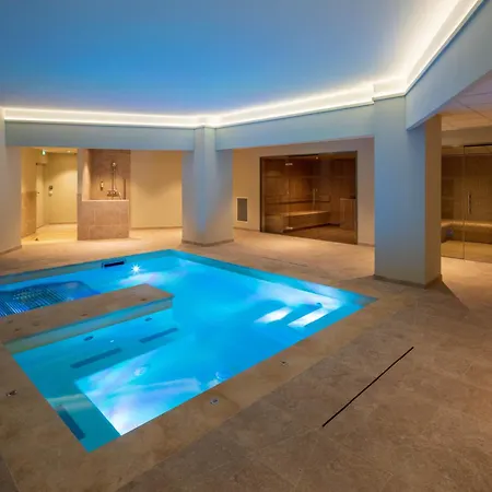 Отель Garrigae Domaine De L'esterel - Piscine & Cinq Mondes 4*