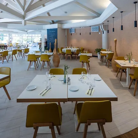Garrigae Domaine De L'esterel - Piscine & Cinq Mondes Отель