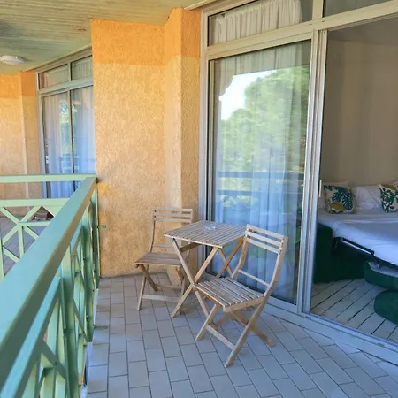 Отель Garrigae Domaine De L'esterel - Piscine & Cinq Mondes 4*